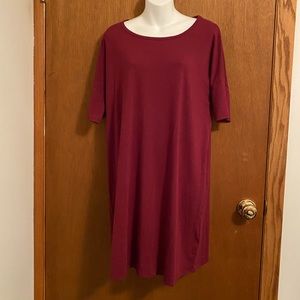 Short maroon dress